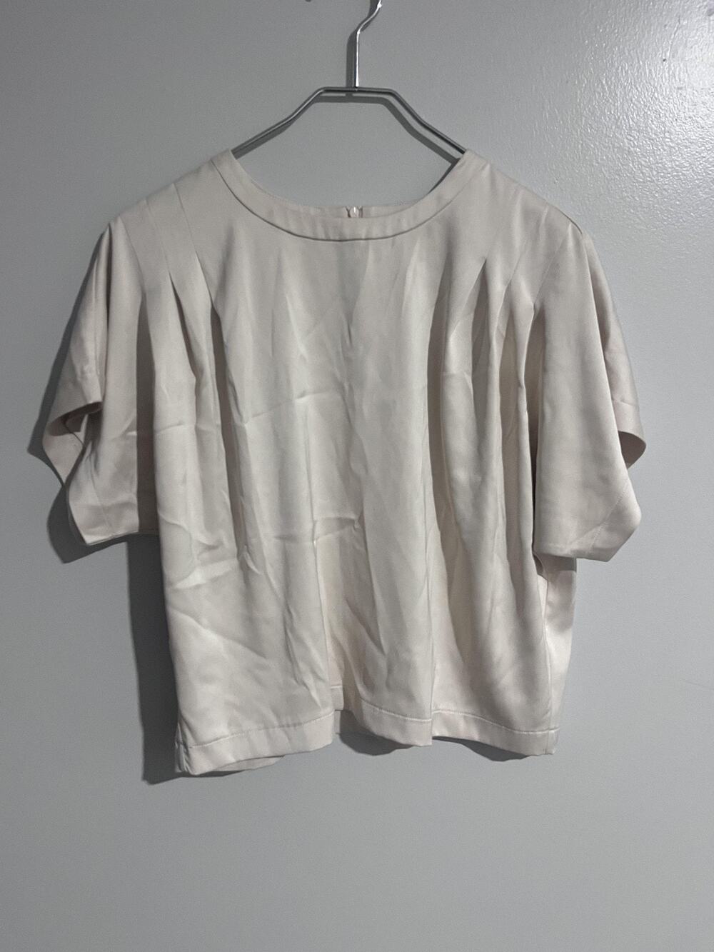 Steve Madden Blouse Womens M White Kimono Flutter Sleeve Pleated Zip Satin